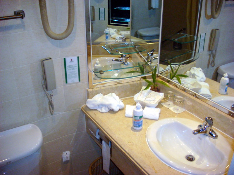 Image: /media/?path=/trips/2007-08-13 China/2007-08-25_Shanghai-Hartford/20070825-085250-0-Rob.jpg
